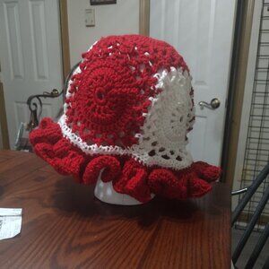Large circular motif ruffle hat